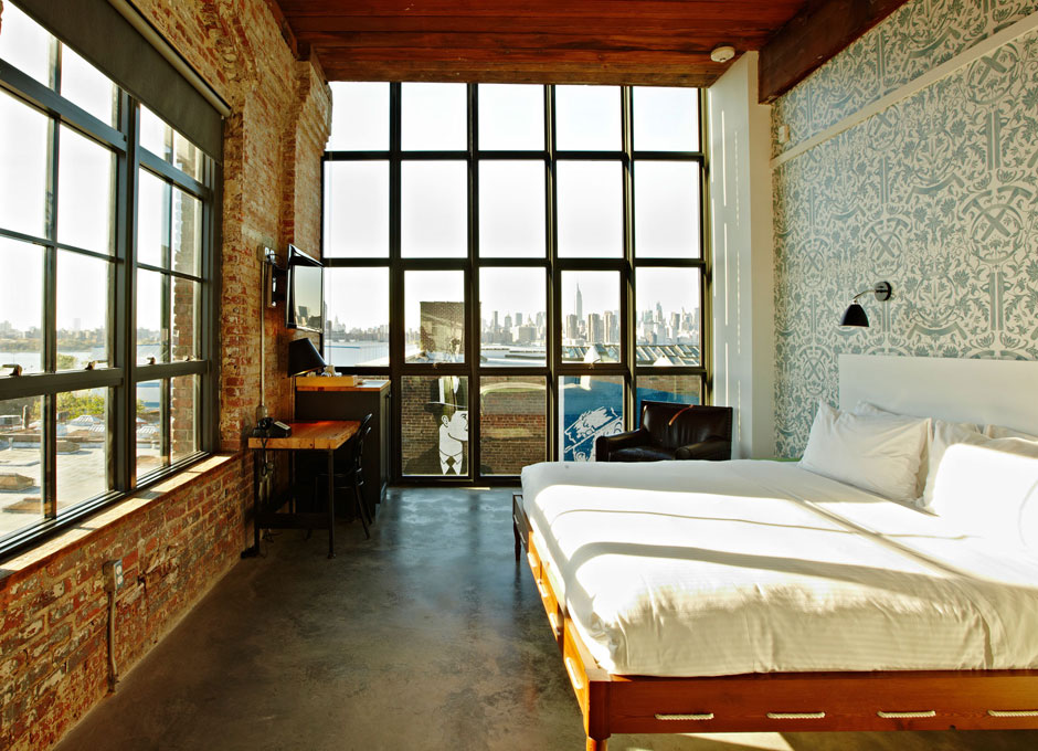 Manhattan View King Room - The ground floor boasts a lobby, the restaurant Reynard, a meticulously converted historic Main Hall, and a European style outdoor garden, all featuring original pine, exposed brick, masonry, and elegant detailing.