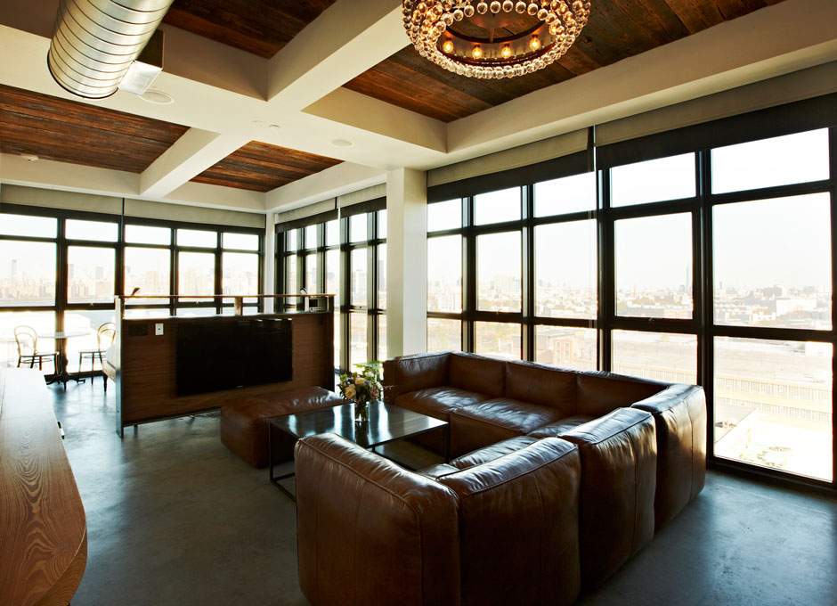 North 8th Loft - It is located in Brooklyn’s vibrant Williamsburg neighborhood, on the waterfront, just minutes from Manhattan via taxi, subway or ferry.