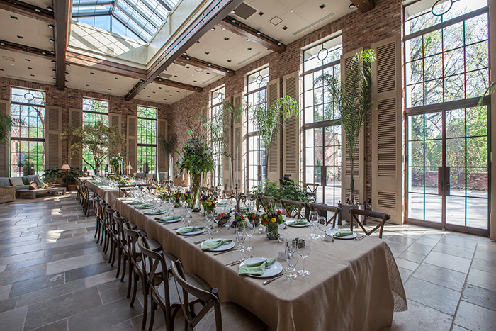 Nestled behind historic brick walls crawling with ivy, this distinctly urban space is simultaneously grand and intimate, making Apiary the perfect choice for an elegant wedding in the cultural hub that is the city of Lexington.