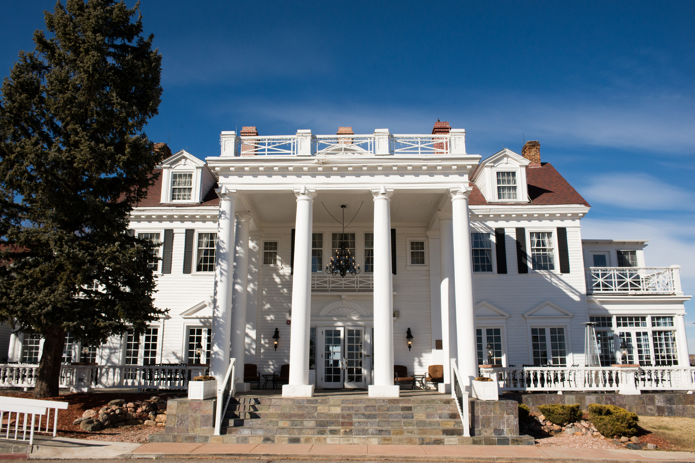 We welcome you to The Manor House, a Southern-style Georgian mansion, built in 1914.