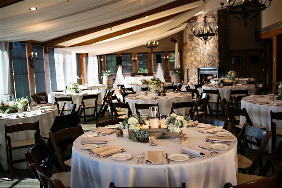 The Club is the only wedding venue in Crested Butte to offer indoor panoramic views.