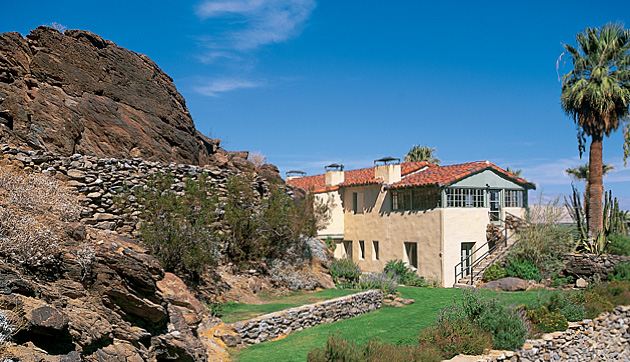 The house, designed by architect William Charles Tanner in 1925, rests quietly on the bluff above the Palm Springs Art Museum and served as the winter home of Thomas O’Donnell and his wife, Dr. Winnifred Willis Jenny.