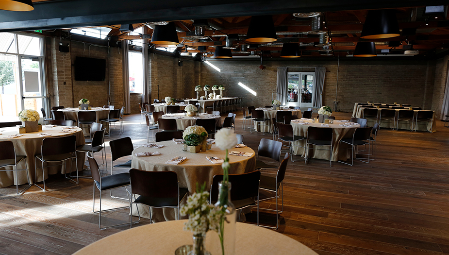 The Showcase Room accommodates parties up to 350 guests and can be portioned into two separate private rooms.