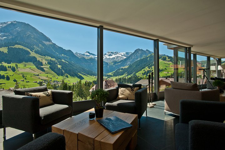 Situated amid the pristine scenery of the Swiss Alps, and with stunning mountain views in every direction, The Cambrian offers the kind of location that tense desk huggers the world over spend their days dreaming about.