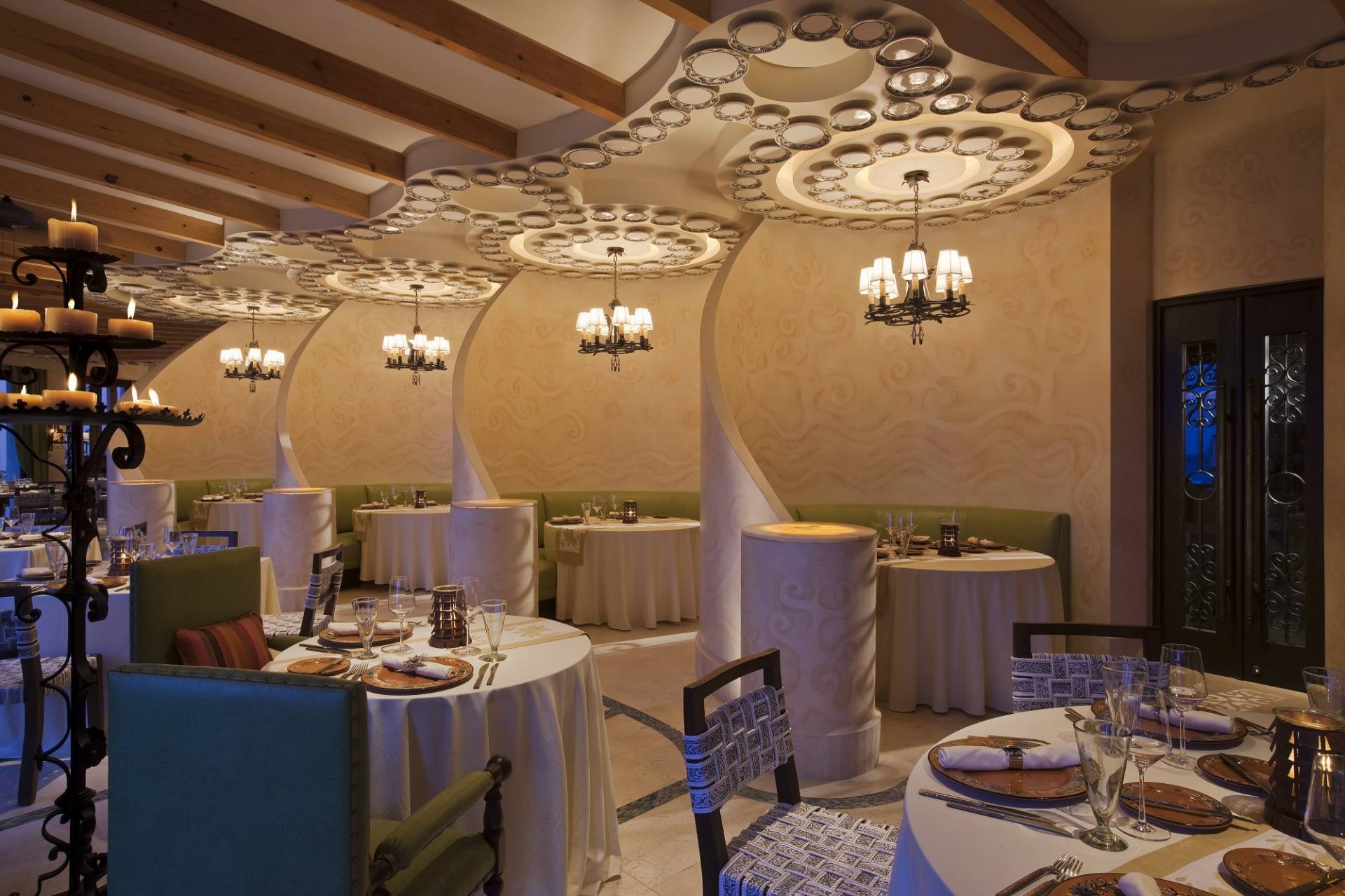 Whether you're celebrating a special occasion or simply want to treat someone special to private dining in Los Cabos, The Resort at Pedregal is happy to offer an assortment of exclusive experiences that make every meal memorable.