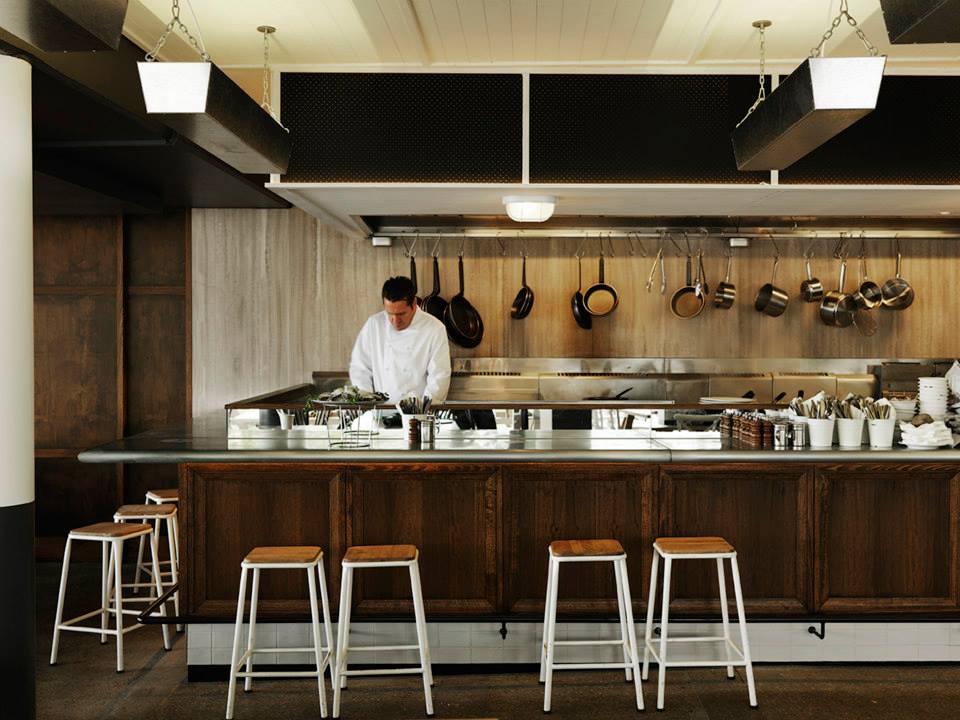 A beach restaurant, cafe and bar situated next door to Doyle’s Watsons Bay, Beach Club offers panoramic Harbour views and a quintessentially Australian culture.