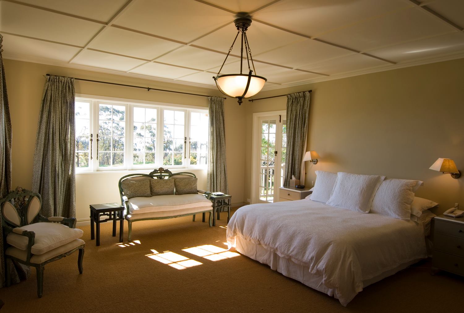 Summerlee - Up to ten people using the five main king bedrooms.