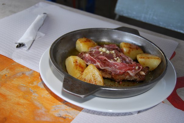 Cantina LX is the perfect stop for lunch, a snack, a casual dinner or even an artistic & film production.