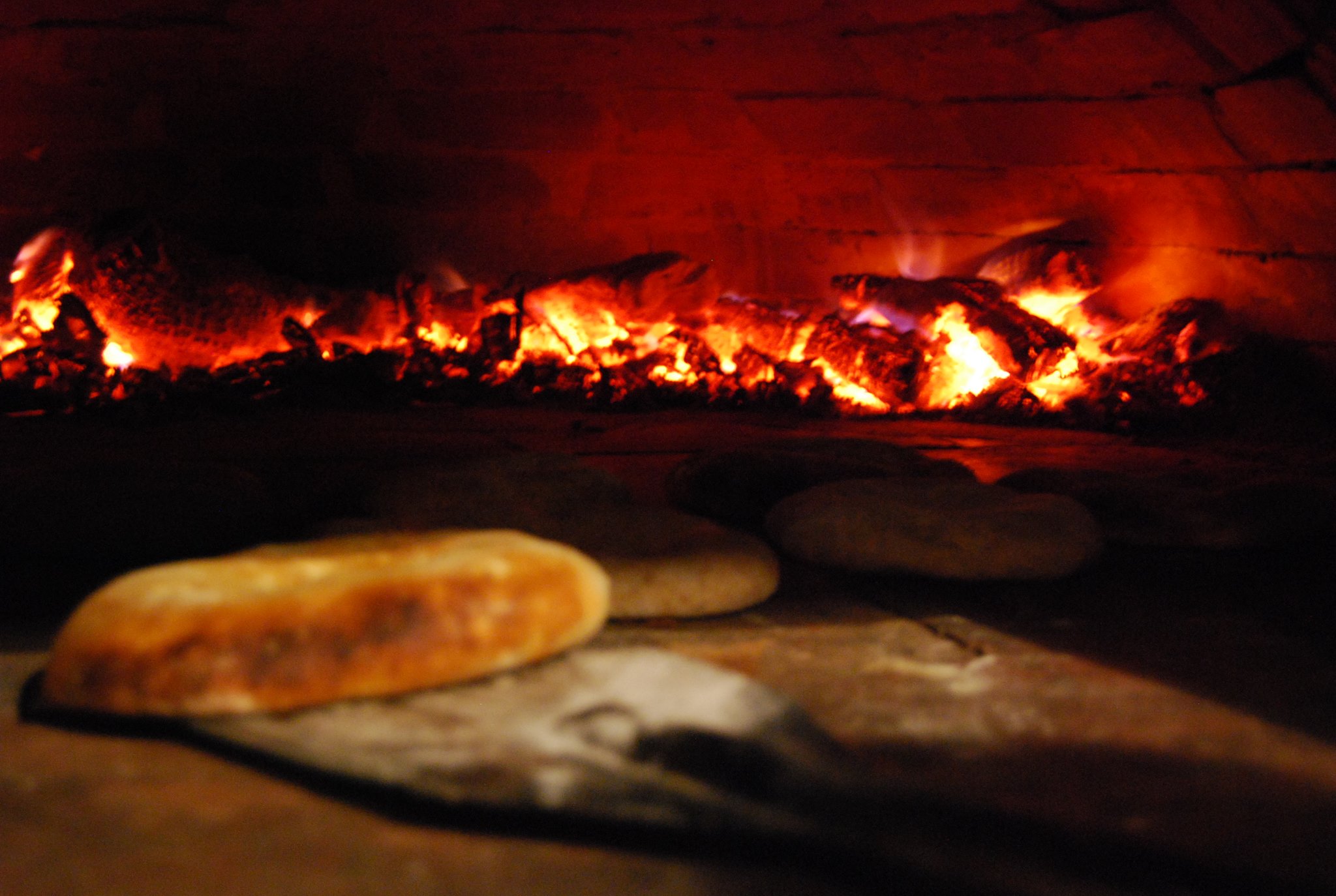 Welcome to Cantina lx, a unique gastronomic concept with strong inspiration from the Portuguese traditions where the wood stove is the great protagonist.