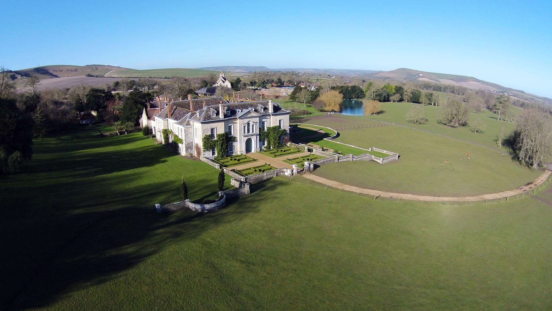 As well as magnificent walks, bike rides and country pursuits, the Estate contains many places to stay, eat and drink.