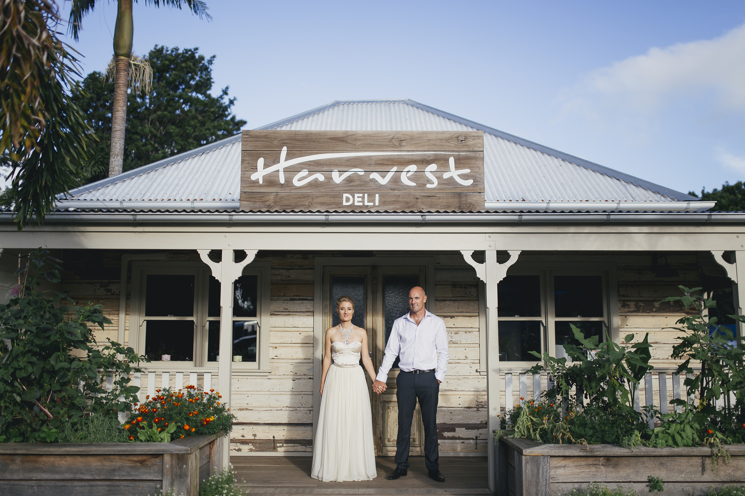 Offering sophistication & warm ambiance amongst the beautiful country setting of Newrybar in the Byron Bay Hinterland, the award winning Harvest is open for breakfast weekends, lunch & dinner 7 days.