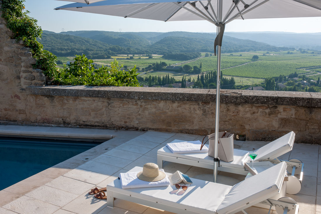 Enjoy the outdoor pool (heated from April to October) that offers a stunning view on the vineyards of Provence.