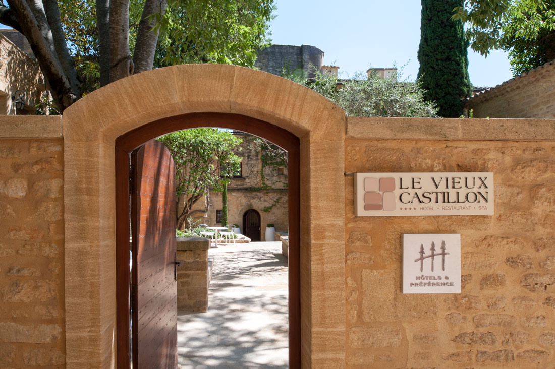 Located in an authentic medieval village, Le Vieux Castillon is really a unique and magical place for a stay full of charm and poetry.