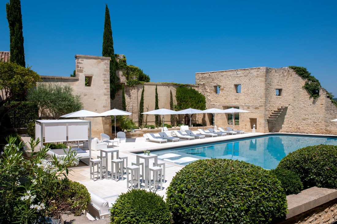 The rich and magical palette of colors, flavors and fragrances of Provence enhances the authenticity of this destination for a change of scenery.