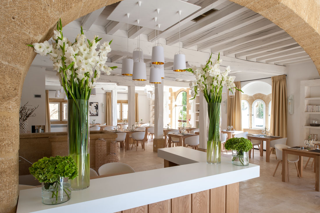 The design of our restaurant has changed, now it has become lighter and more modern while maintaining the charm of a building of the Renaissance.