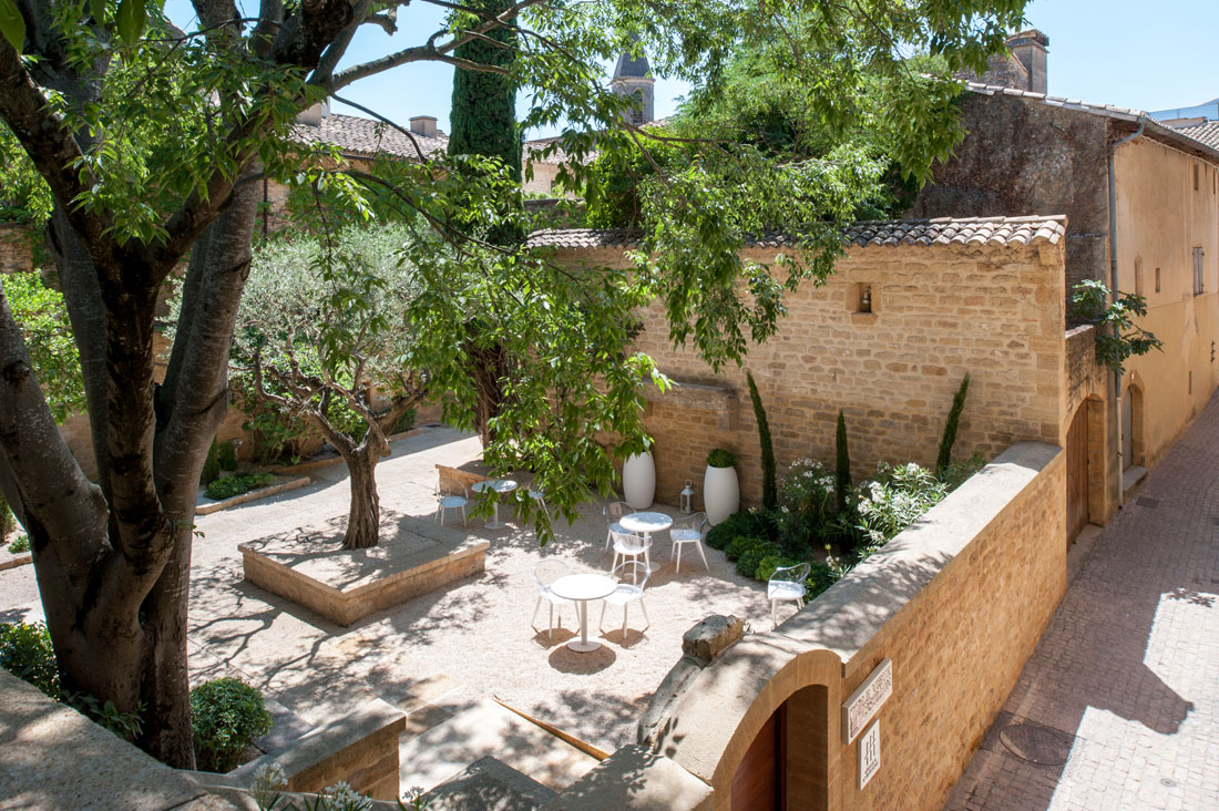 Under the benevolent protection of cypress and olive trees, symbols of Provence, the hotel will transport you into the heart of a unique region.
