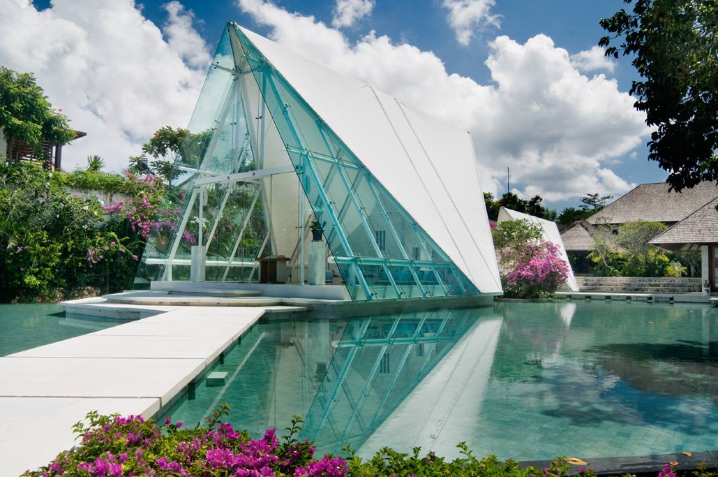Tirtha Bridal was conceptualized in 1998 by Japanese husband and wife team Koji and Yuka Koreyasu, aspiring to create unique and unrivalled weddings in Bali.