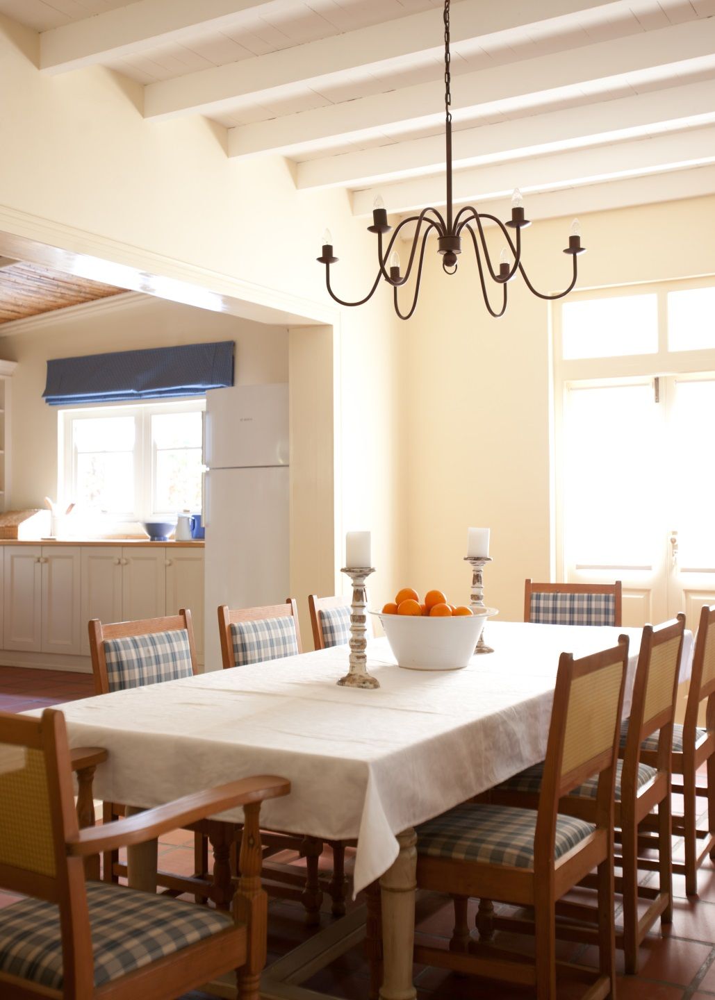 The food is renowned with lavish brunches and high teas and a gourmet four course dinner.