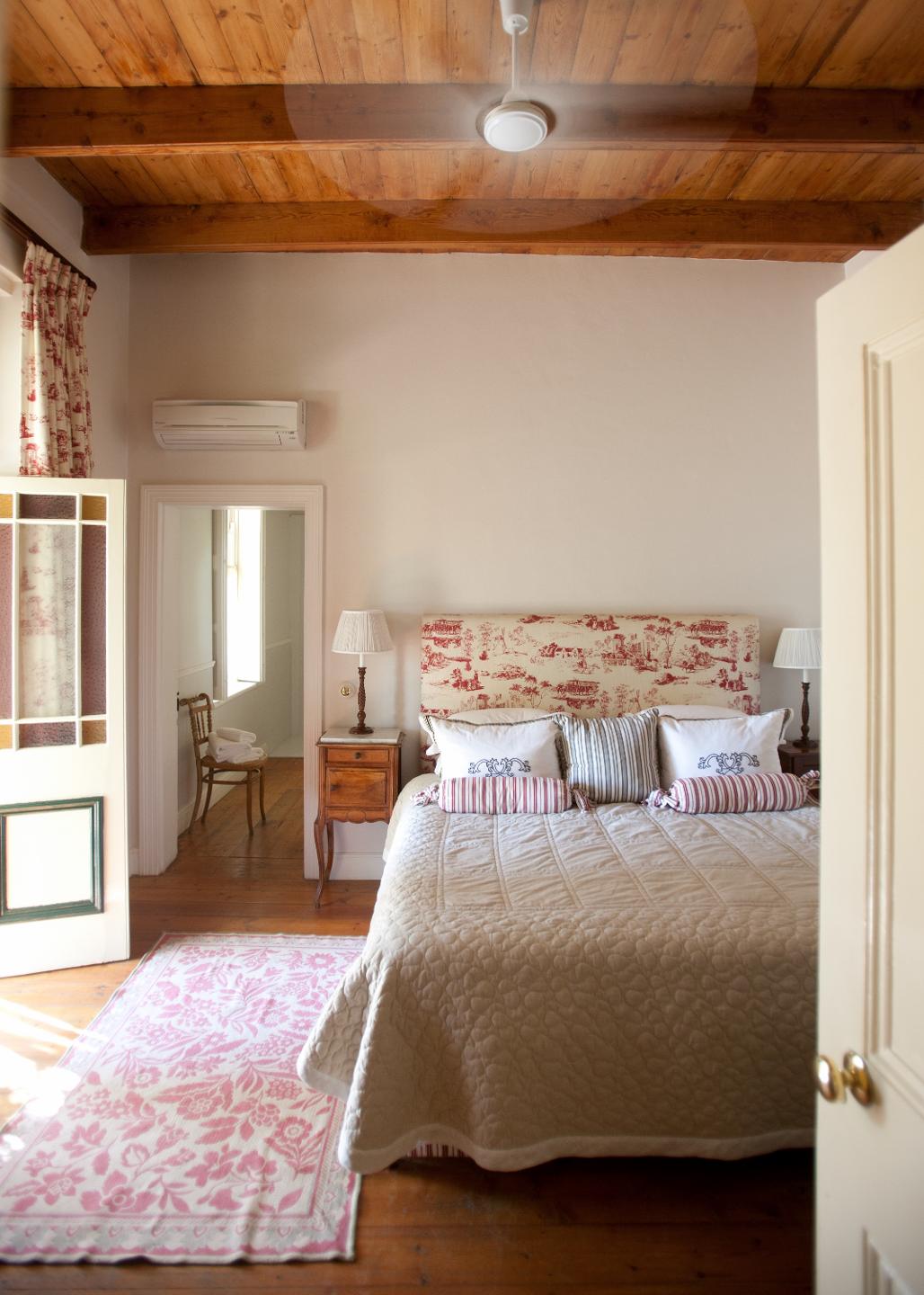 Finishes everywhere are luxurious and stylish, with crisp cotton bedding and elegant fabrics.