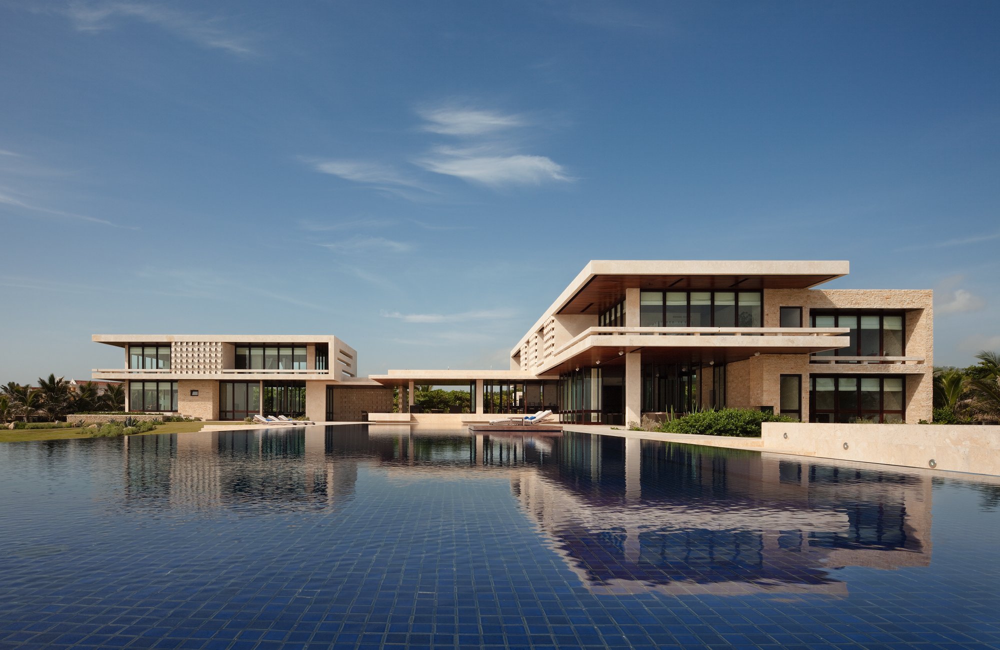 Uninterrupted 180 degree Atlantic ocean views and a considerably well designed swimming pool with infinity edge.