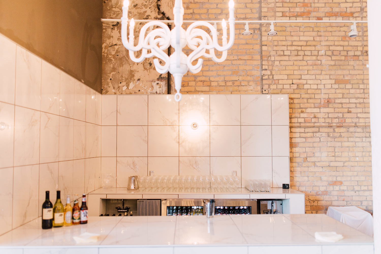 A large marble bar conveniently serves guests as they dance the night away and enjoy an unforgettable evening with D’Amico Catering.