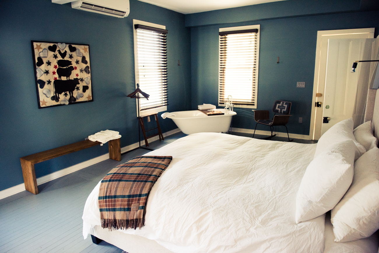 In our Library House, our four Salon Rooms offer the largest accommodations on property, with each room featuring a clawfoot bathtub and a comfortable seating area.