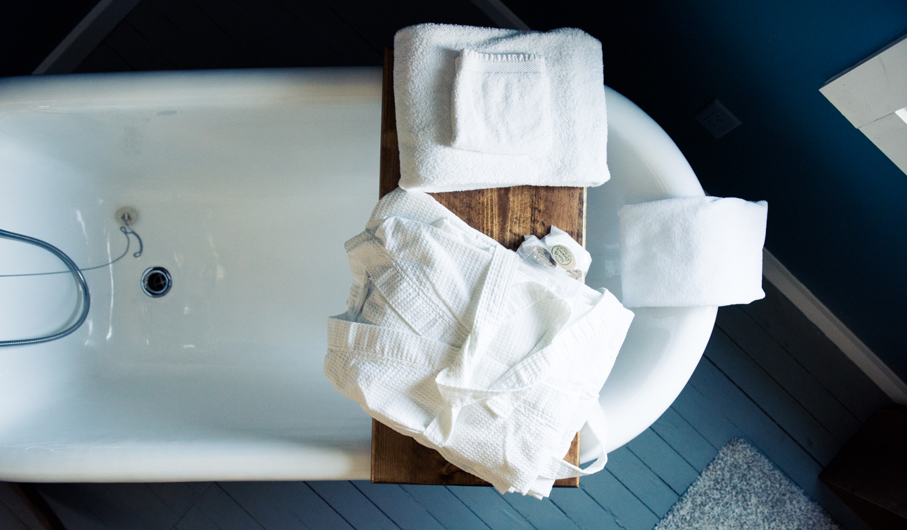All rooms feature en suite bathrooms with Malin & Goetz amenities, Sferra towels and robes.