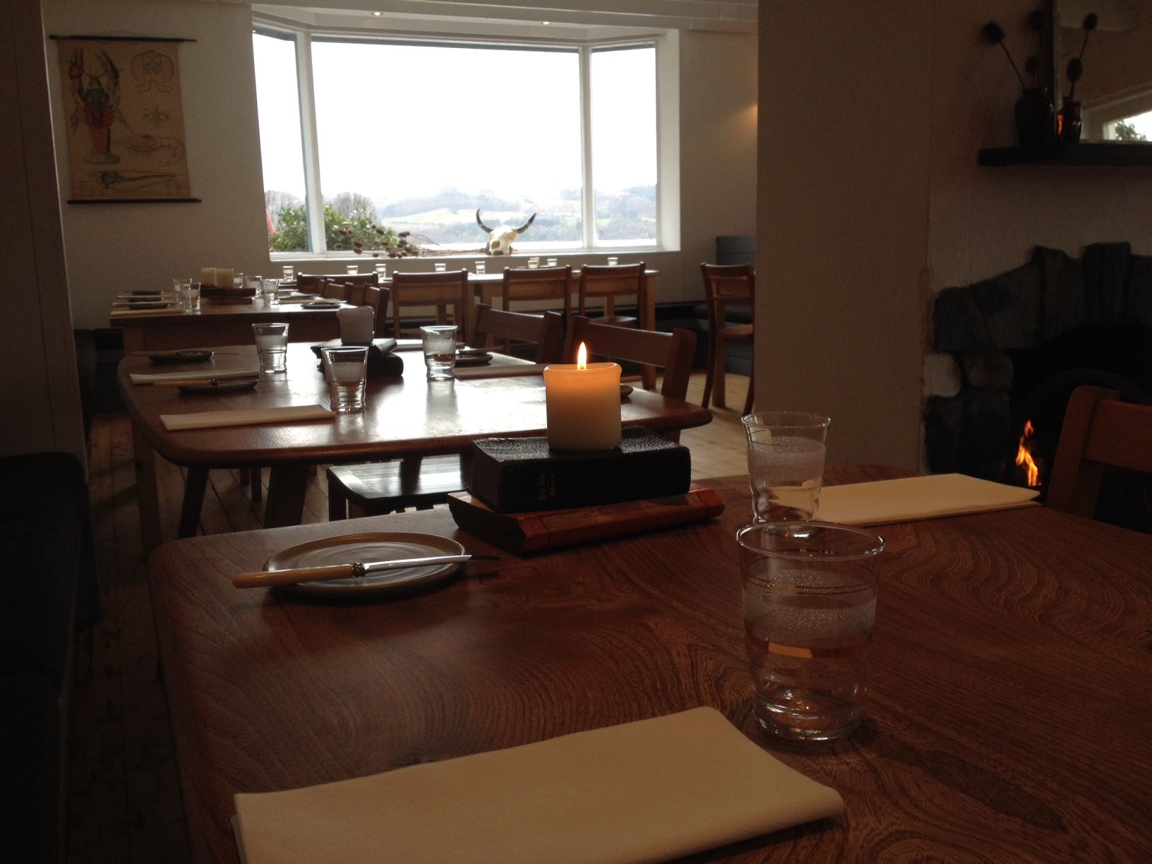 We have a cozy bar serving craft ale, natural wine and fancy drinks.