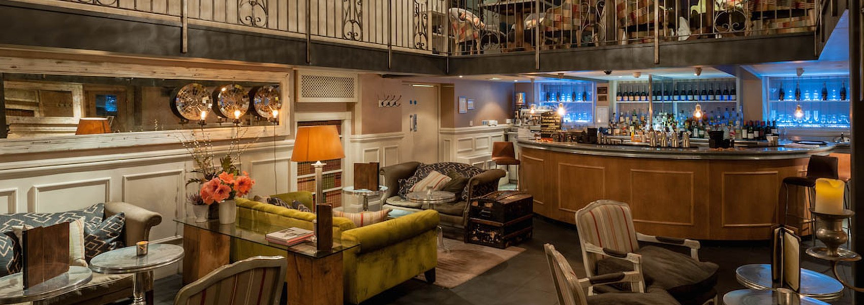 Designed by Sally O’Loughlin, the Oyster Bar's chic décor, deep comfy sofas and luxurious armchairs creates the perfect place to meet for a coffee, enjoy traditional afternoon tea, or simply relax with a glass of wine and a newspaper.