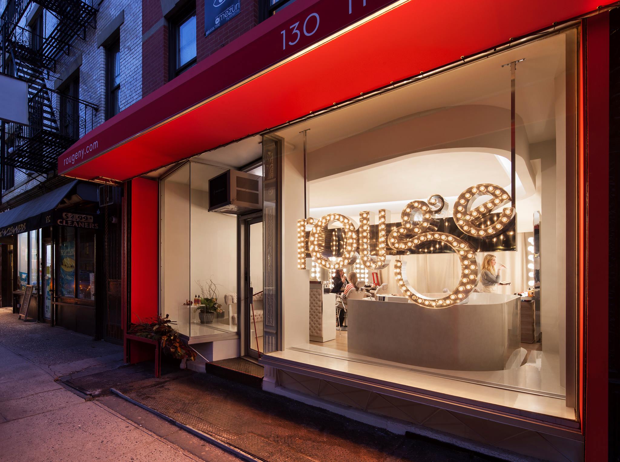 Rouge’s Upper East Side outpost is a cozy space with a Hollywood Deco boudoir-meets-the iPad vibe: tufted champagne upholstery, retro, vanity-style mirrors, and sleek blond wood, accented with shimmering metallics and a dash of Rouge red.