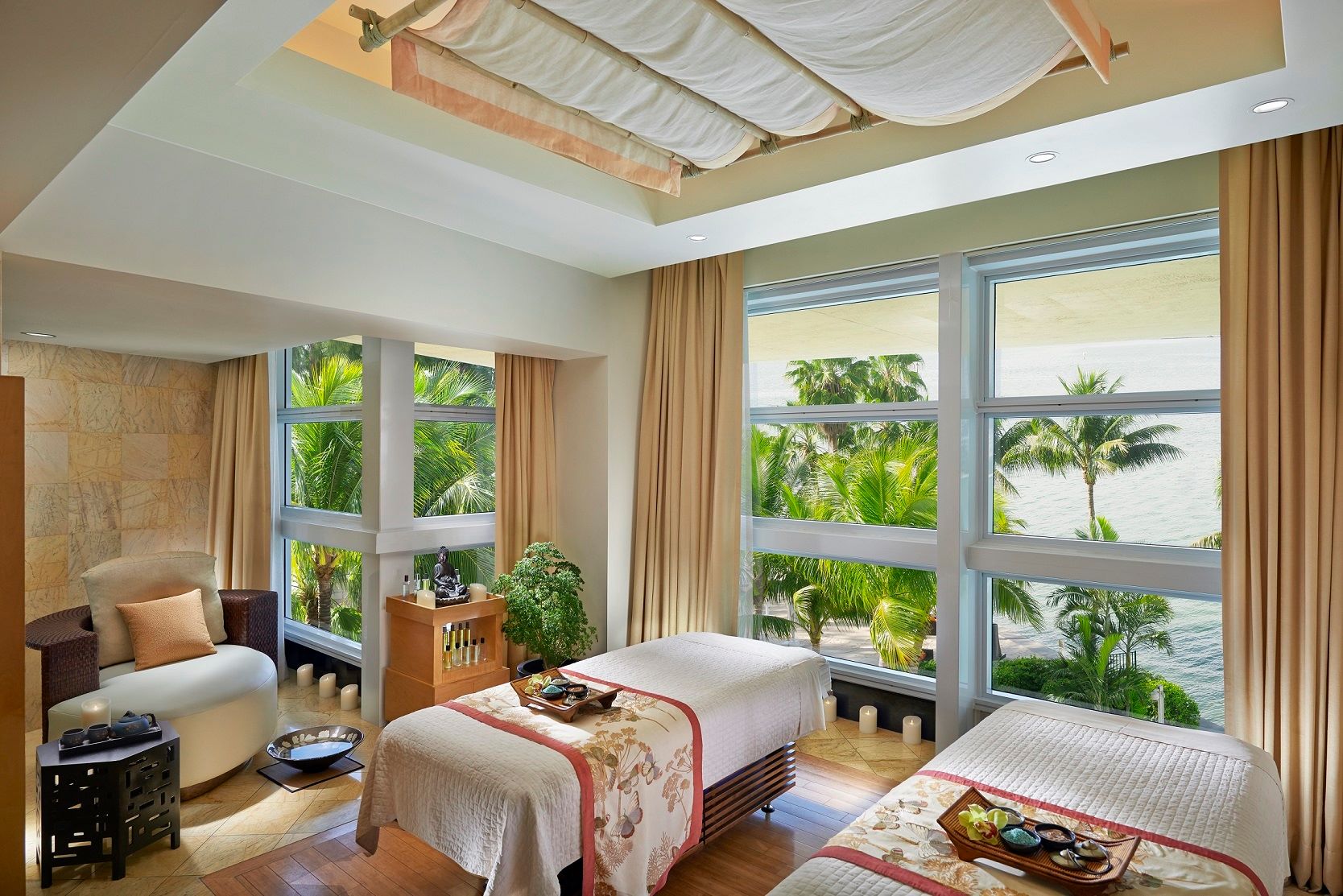 With a private beach, gourmet fusion restaurants and an exotic day spa, we offer a taste of Asian serenity in sun-kissed Miami.
