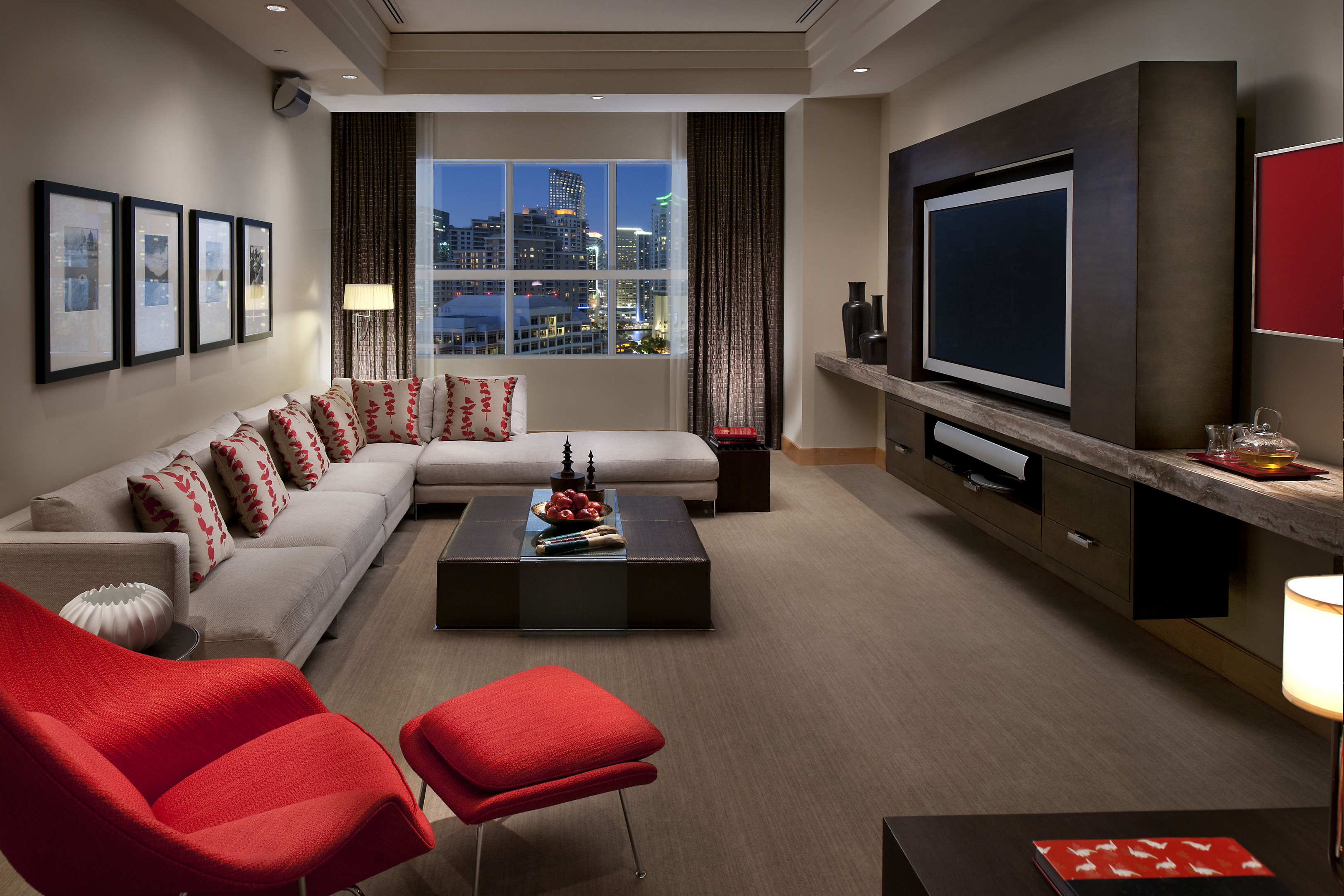 Inspired by our waterside setting and our Asian heritage, Mandarin Oriental, Miami is an urban resort with a sophisticated feel.