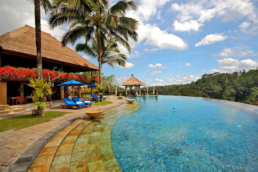 With the fresh tropical tranquil nature, the distant sound of age-old rituals, and the high quality service, Puri Wulandari is favorites amongst newlyweds and those who seek romantic times.