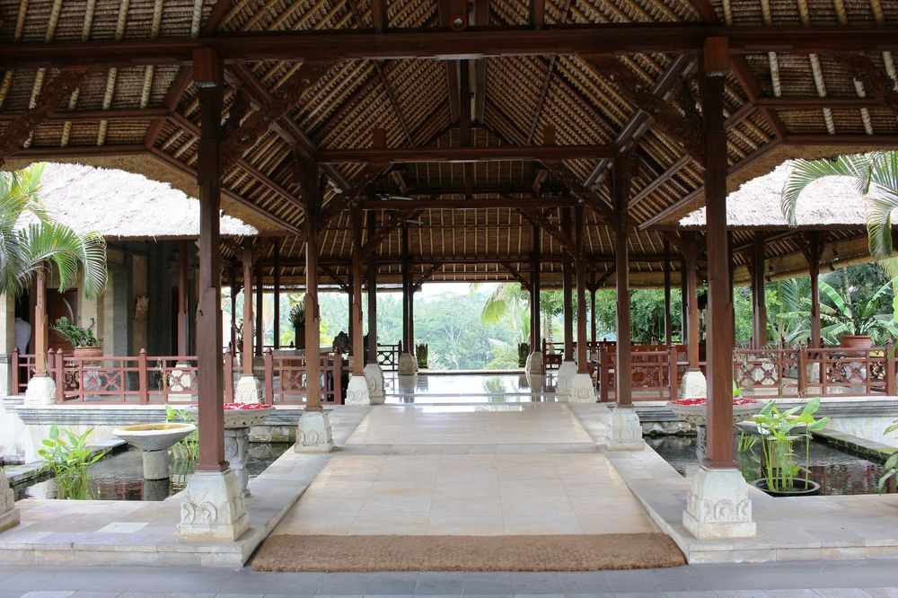As you travel to the magnificent open lobby,you are greeted with breathtaking views of the Ayung River.