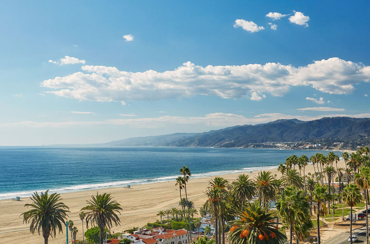 Situated on an entire city block, Fairmont Miramar Hotel & Bungalows sits atop the bluffs of Santa Monica overlooking the Pacific Ocean.