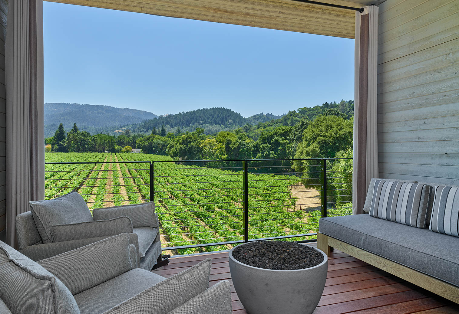 Deluxe Vineyard View - King