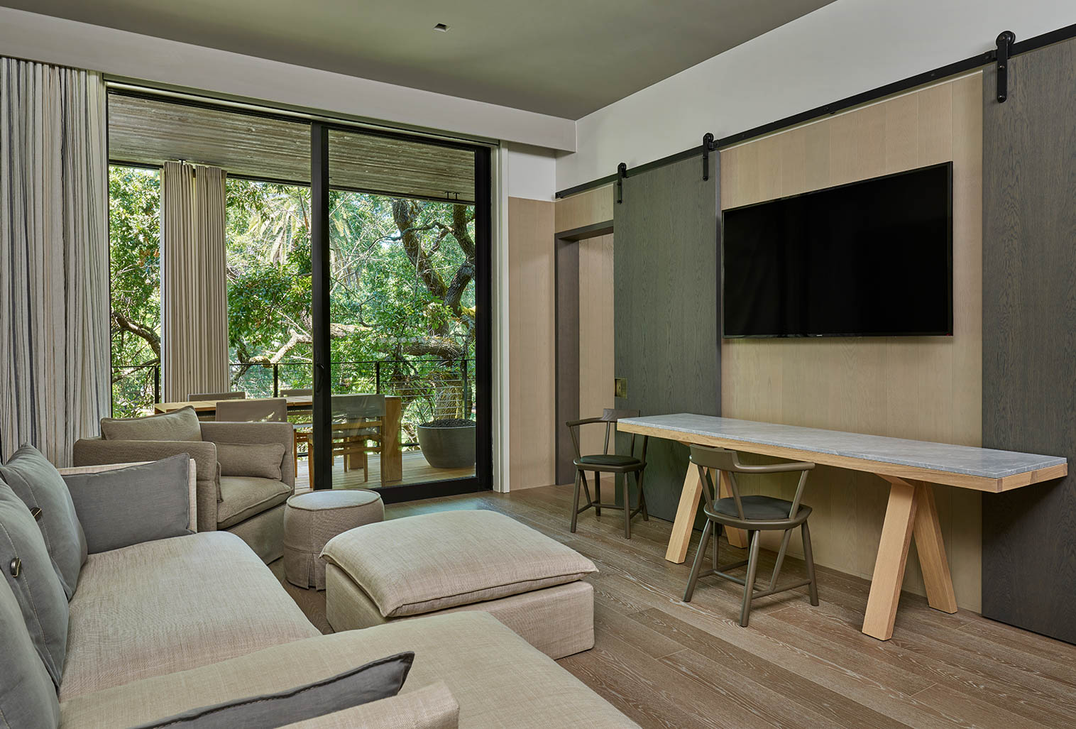 Superior Estate King with Terrace Soaking Tub