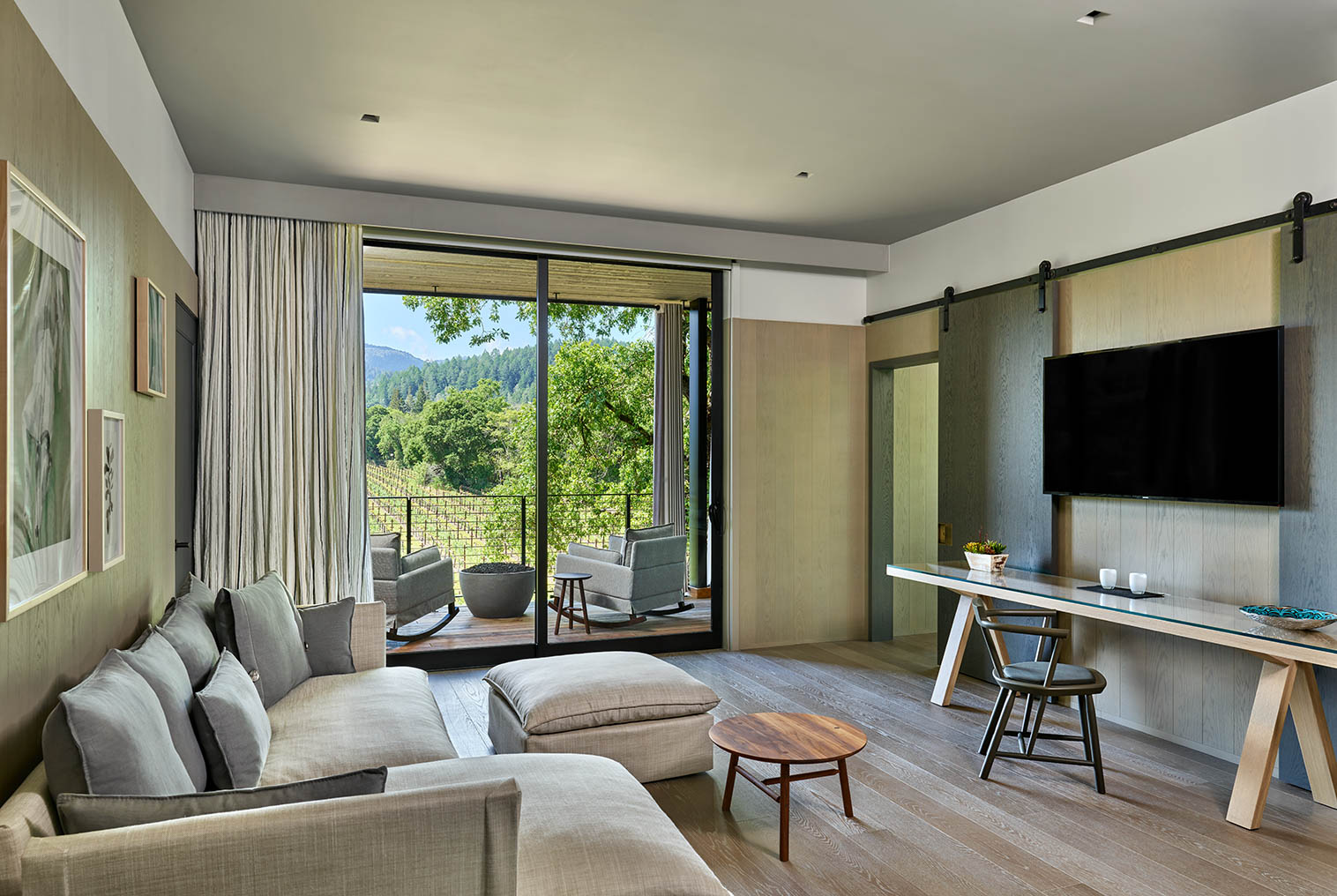 Deluxe One Bedroom Suite