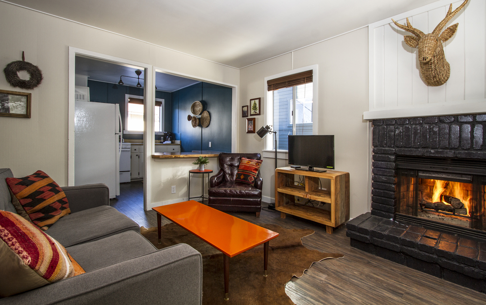 3 Bed, 2 Bath (Cabins 8 & 11) 2 Bed + Loft (Cabin 10)