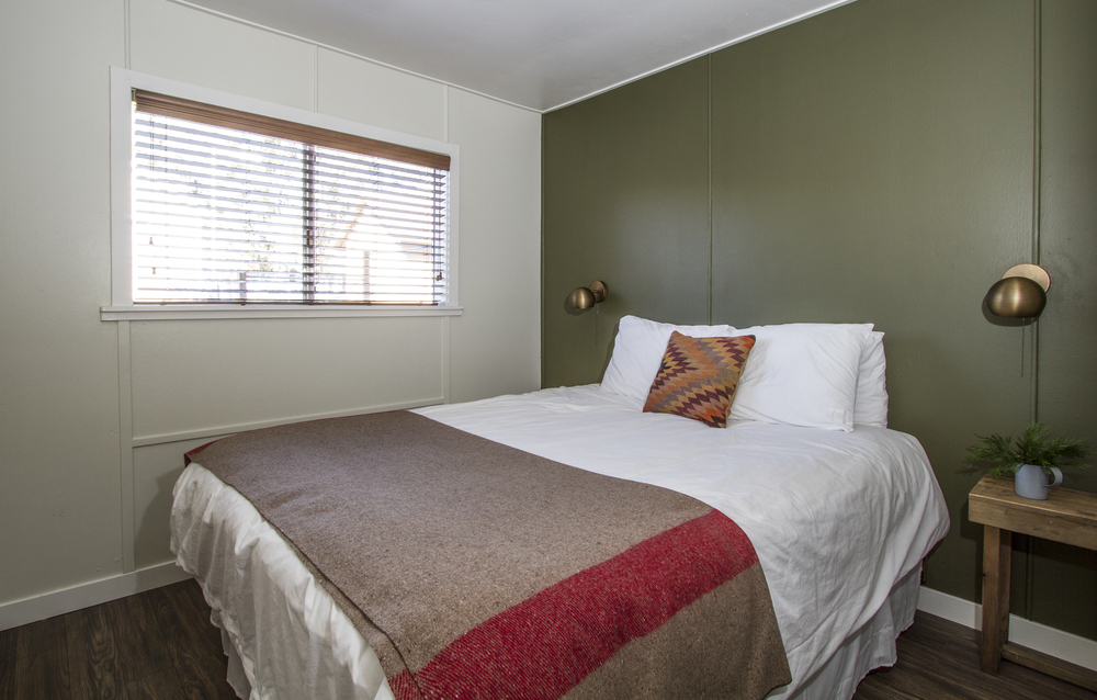 3 Bed, 2 Bath (Cabins 8 & 11) 2 Bed + Loft (Cabin 10)