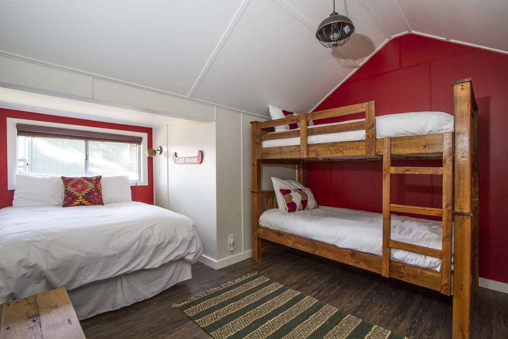 3 Bed, 2 Bath (Cabins 8 & 11) 2 Bed + Loft (Cabin 10)