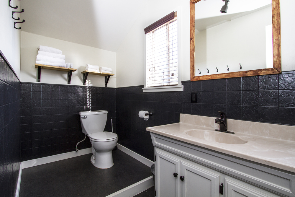 3 Bed, 2 Bath (Cabins 8 & 11) 2 Bed + Loft (Cabin 10)