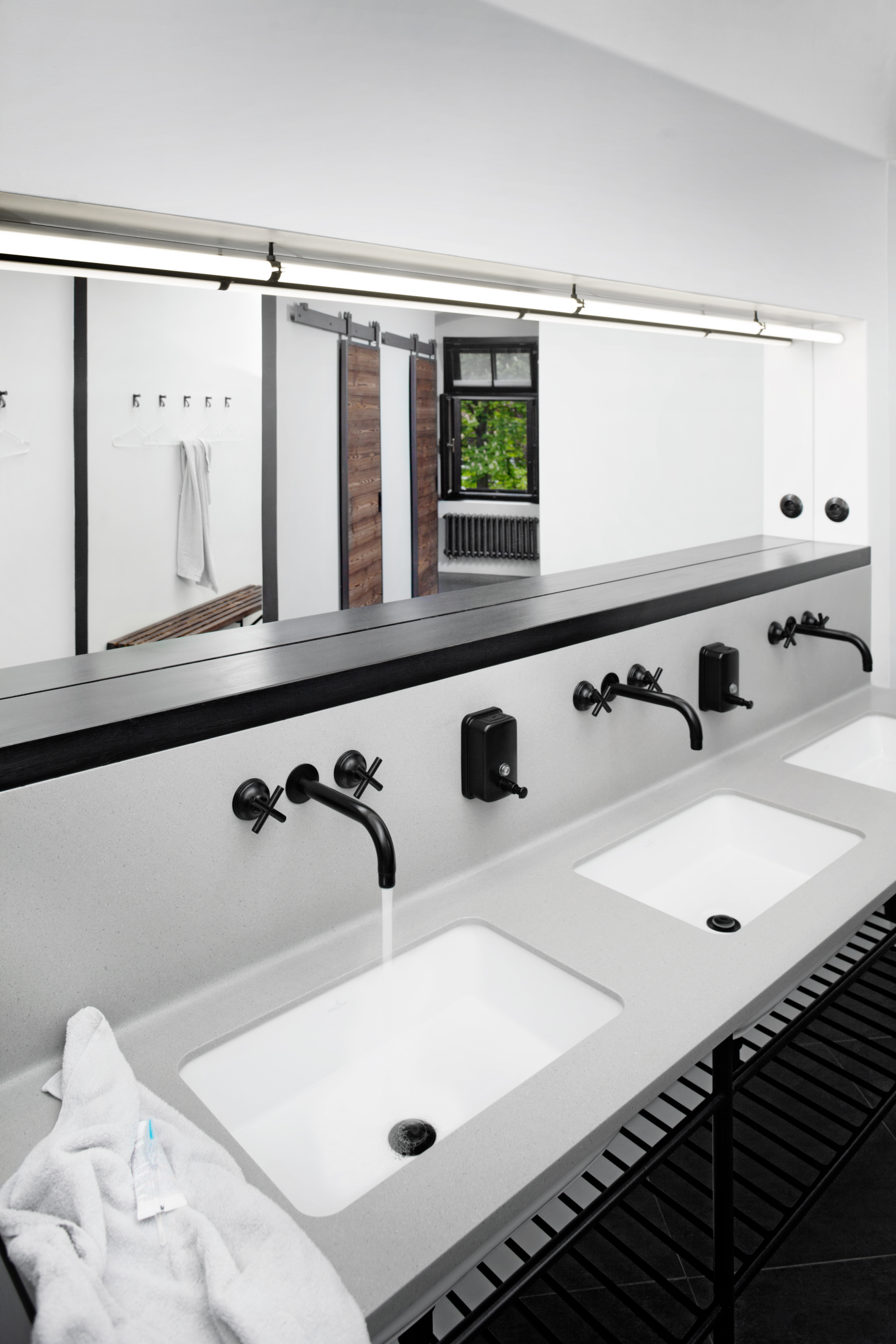 6 Dorm Bathroom Sinks
