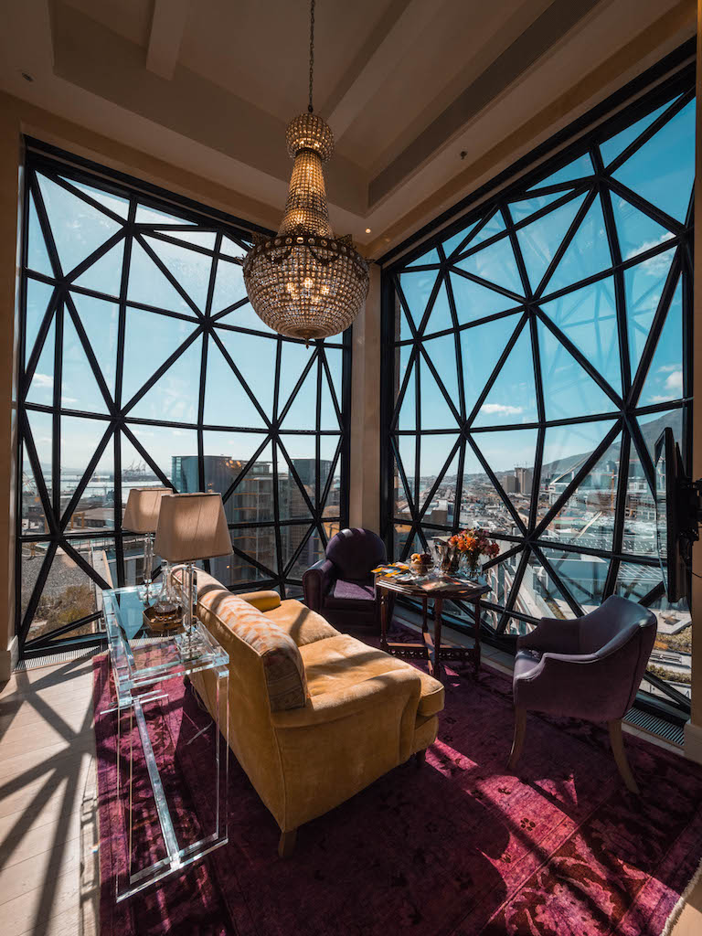 Deluxe Superior Suite Lounge