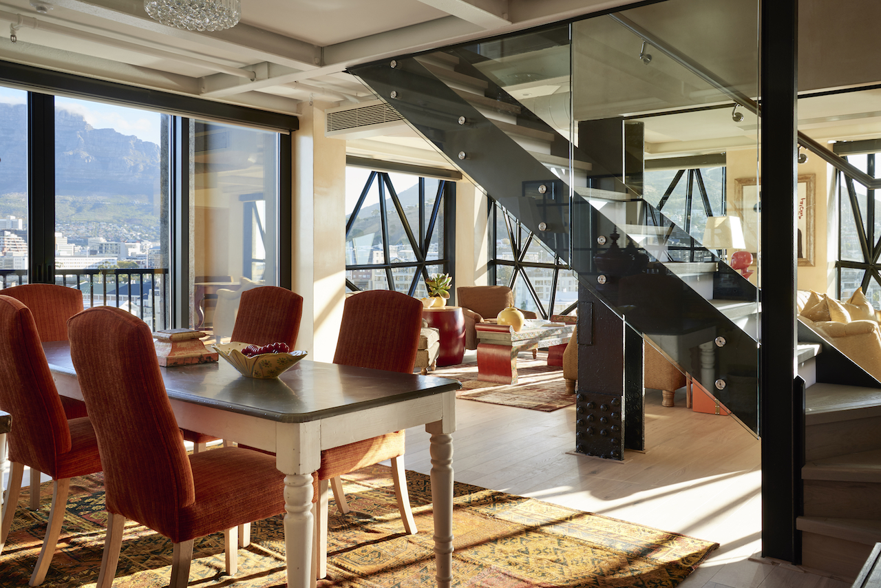 Family Suite Dining and Lounge