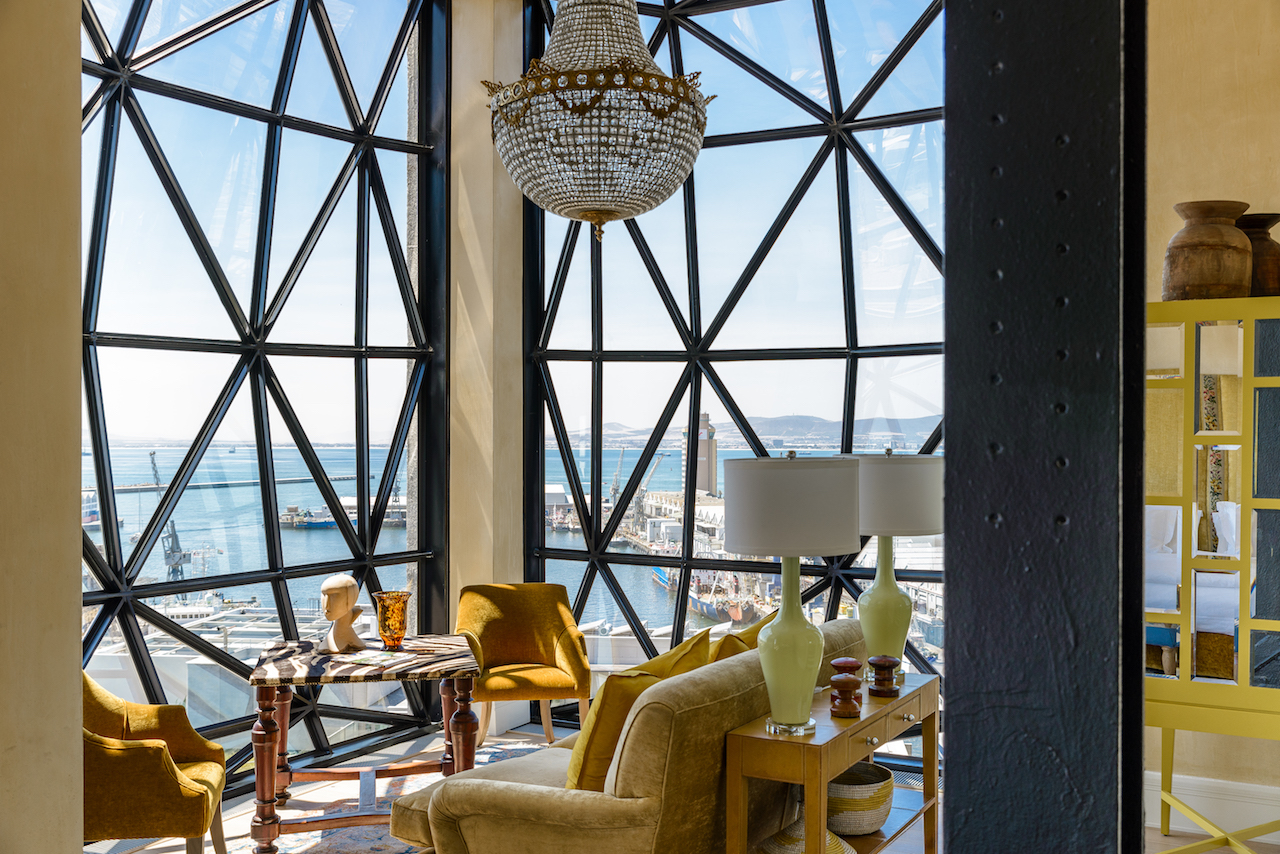 Deluxe Superior Suite Lounge