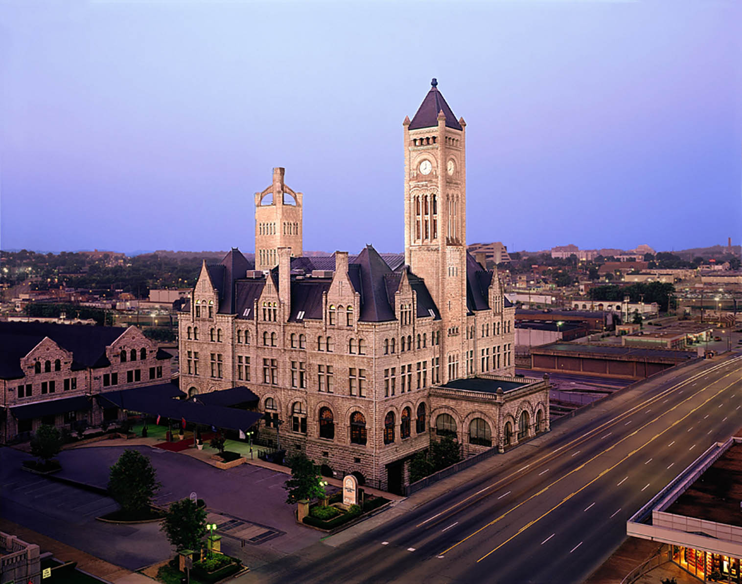 10+ of the Most Frightening Haunted Hotels Across the US
