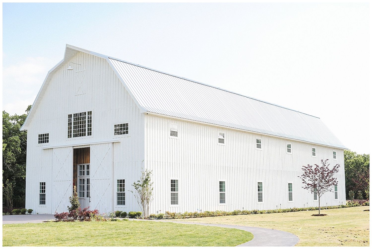 The White Sparrow is a vintage wedding barn venue located in Union Valley, Texas – not too far from the DFW metroplex.