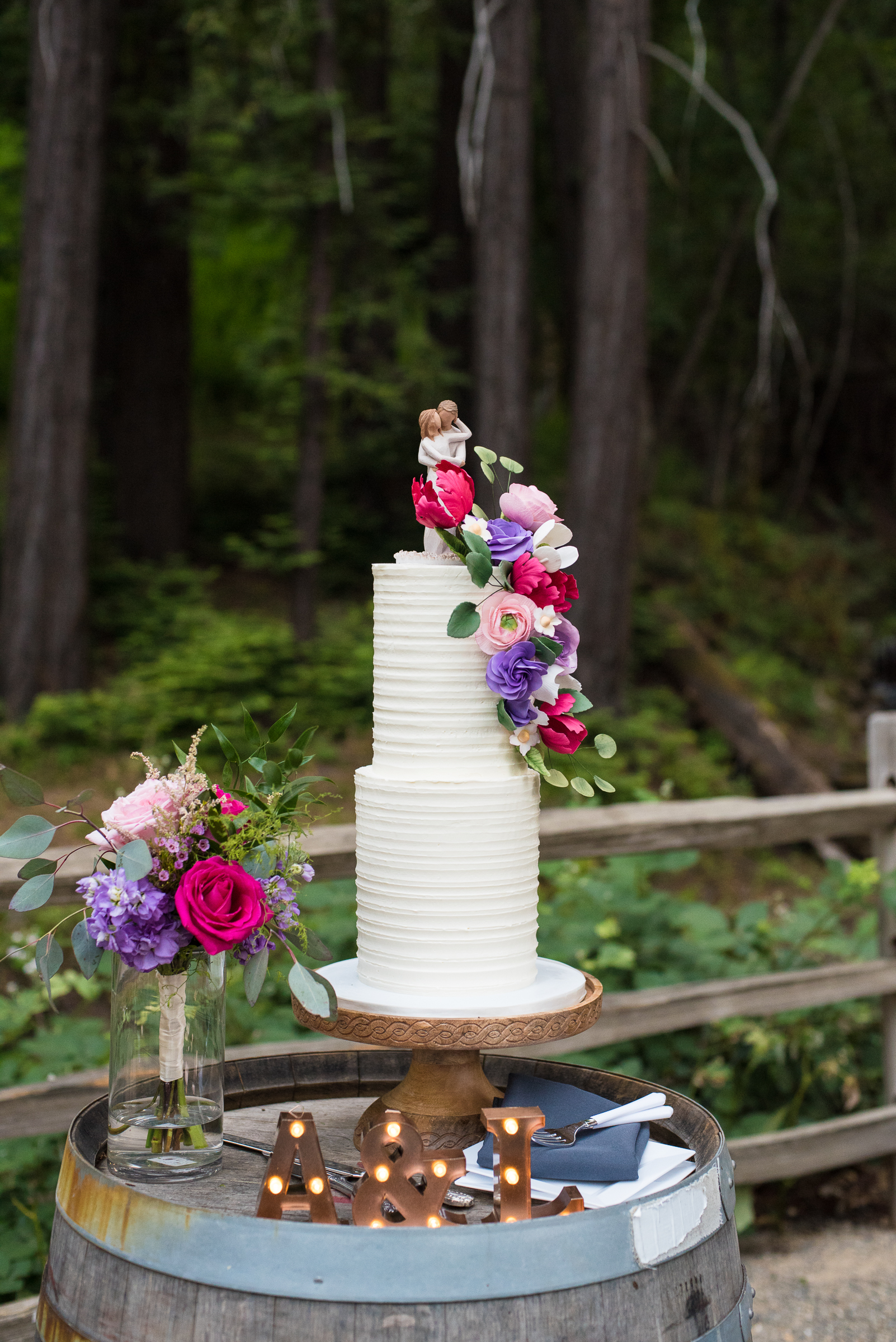 Creekside cake table