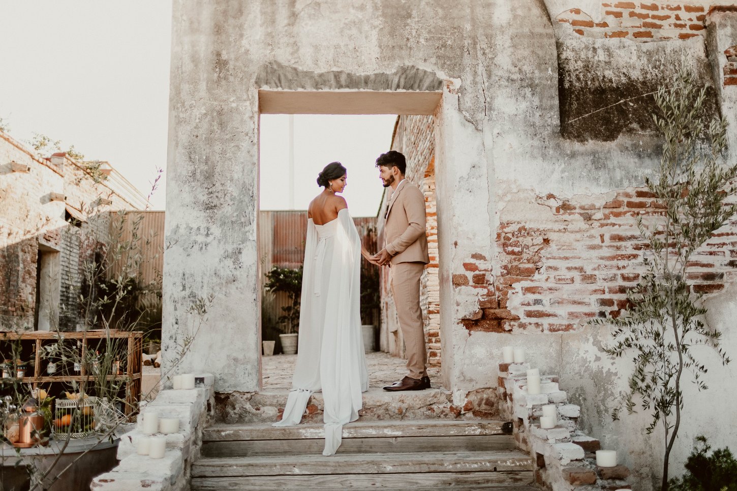 Chapel The perfect place to unite your lives, our chapel offers a romantic and ancient atmosphere. It has dimmable lights that make it easier to achieve that environment.